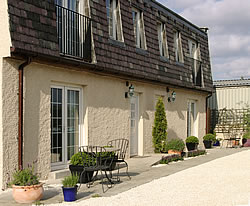 exterior of Aaron Glen Apartments