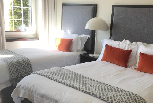 Aaron Glen Apartments bedroom